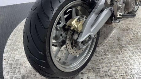 Aprilia Shiver GT 2011 ONLY 20K 1 OWNER NEW MOT VERY CLEAN SUPERMOTO 750CC 35