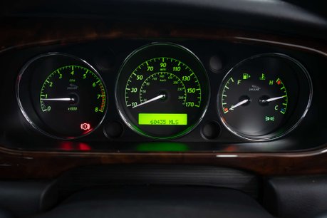 Jaguar XJ 3.0 XJ Sovereign V6 Auto 4dr 21