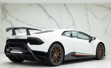 Lamborghini Huracan LP640-4 Performante 7
