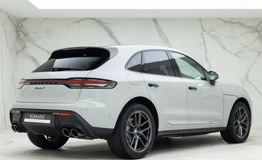 Porsche Macan T 7