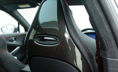 Aston Martin DBX 707 14