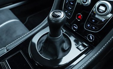 Aston Martin V12 Vantage S 19