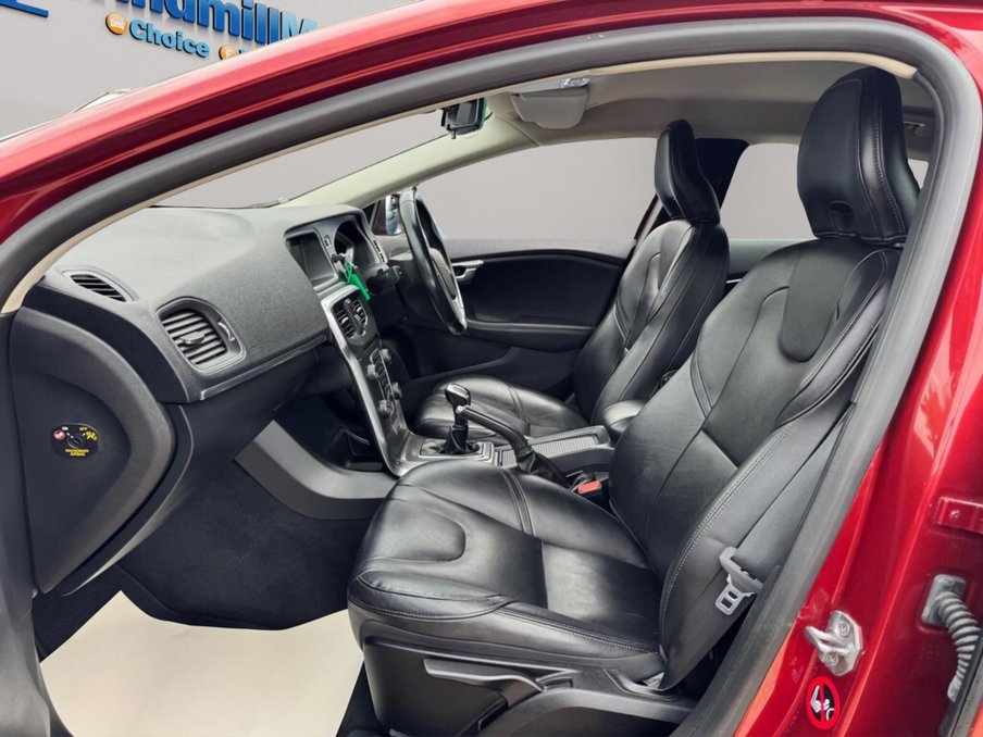 2015 Volvo V40 — image 37
