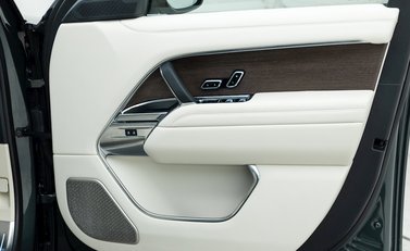 Land Rover Range Rover P440e Autobiography LWB PHEV 21
