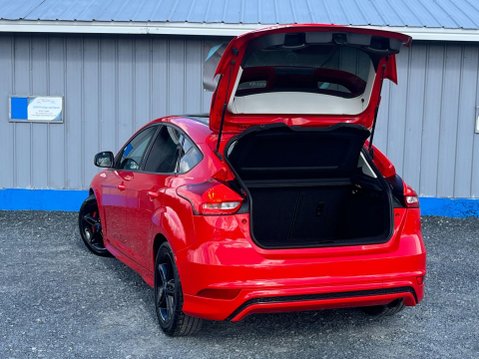 Ford Focus 1.5T EcoBoost Zetec S Red Edition Euro 6 (s/s) 5dr 55