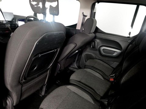 Vauxhall Combo Life 52kWh Ultimate MPV 5dr Electric Auto (7.4kW Charger) (136 ps) Air Con - All 19