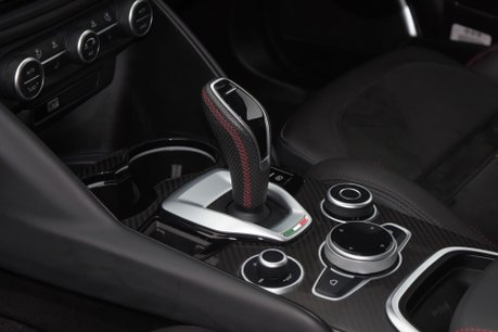 Alfa Romeo Giulia V6 BITURBO QUADRIFOGLIO 18