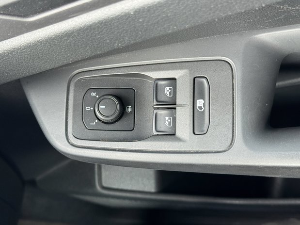Ford Transit Connect AUTO SWB L1H1 Low Roof Trend Air Con Sensors Cam E 23