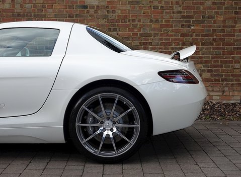 Mercedes-Benz SLS AMG 5