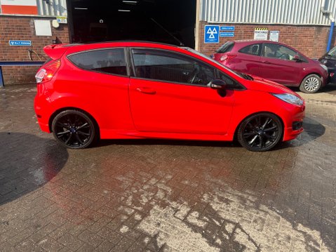 Ford Fiesta ZETEC S RED EDITION 2