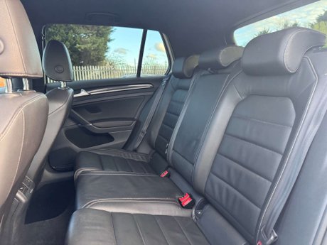 Volkswagen Golf 2.0 Golf R DSG 4WD 5dr 46