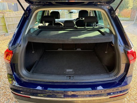 Volkswagen Tiguan 2.0 TDI BlueMotion Tech SEL Euro 6 (s/s) 5dr 23