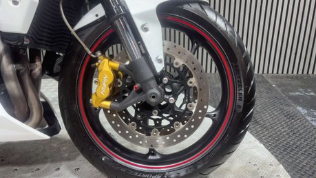Triumph Street Triple R 2013 13K EXCELLENT CONDITION NEW MOT 675CC TRIPLE 40