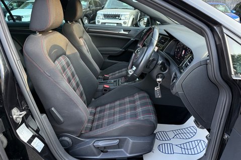 Volkswagen Golf GTI PERFORMANCE TSI DSG - PANORAMIC SUNROOF  16