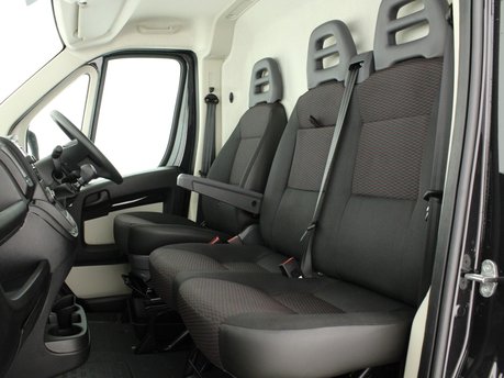 Peugeot Boxer 2.2 BlueHDi L3H2 Professional Premium+ 140ps 5