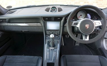 Porsche 911 (991) Carrera GTS 16