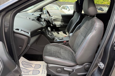 Ford Kuga ST-LINE AUTOMATIC -ONE OWNER- FORD SERVICE HISTORY - APPLE CARPLAY 3