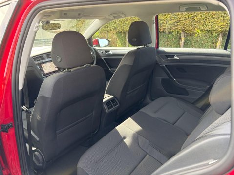 Volkswagen Golf 2.0 TDI SE Nav Euro 6 (s/s) 5dr 20