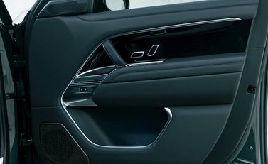 Land Rover Range Rover D350 Autobiography LWB 7 Seater 19