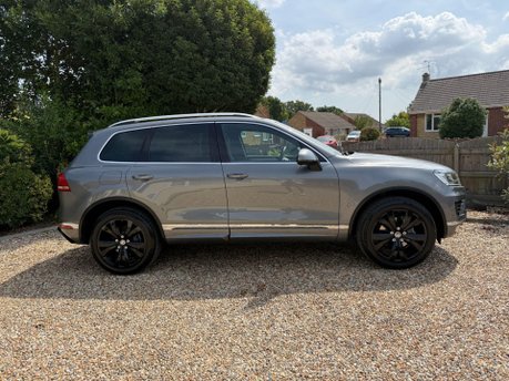 Volkswagen Touareg 3.0 TDI V6 BlueMotion Tech R-Line Tiptronic 4WD Euro 6 (s/s) 5dr 4