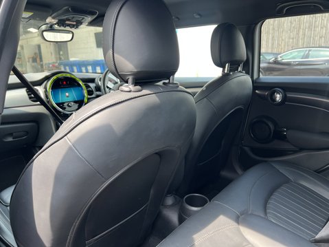 Mini Hatch 1.5 Cooper Exclusive Hatchback 5dr Petrol Steptronic Euro 6 (s/s) (136 ps) 15