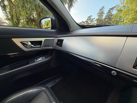 Jaguar XF 3.0d S V6 Portfolio Auto Euro 5 (s/s) 4dr 18