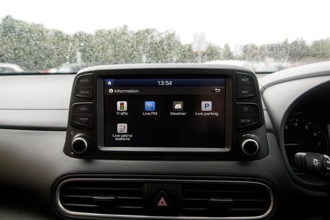 Hyundai KONA PREMIUM SE 32