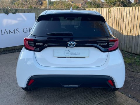 Toyota Yaris 1.5 VVT-h Design E-CVT Euro 6 (s/s) 5dr 8