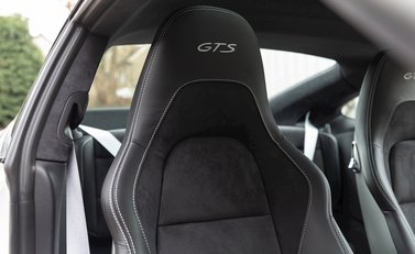 Porsche 911 Carrera GTS (991.2) 13