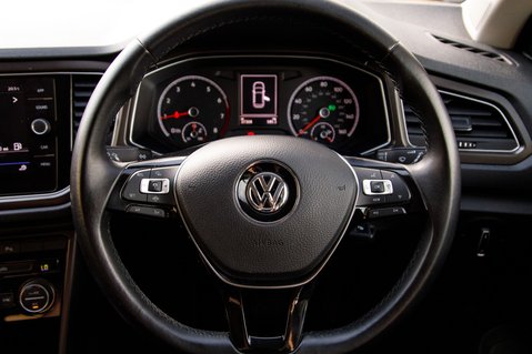 Volkswagen T-Roc SE TSI EVO DSG 20