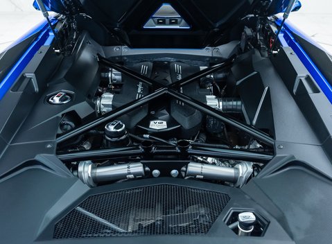 Lamborghini Aventador S LP 740-4 ROADSTER 39