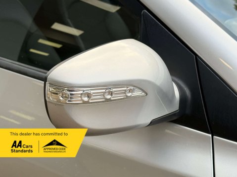 Hyundai ix35 2.0 ix35 Premium 4WD CRDi 134 4WD 5dr 17