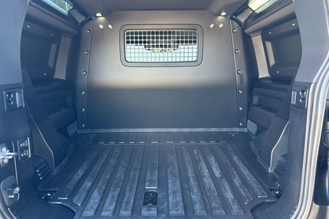 Land Rover Defender 90 D300 Hard Top X-Dynamic HSE 12