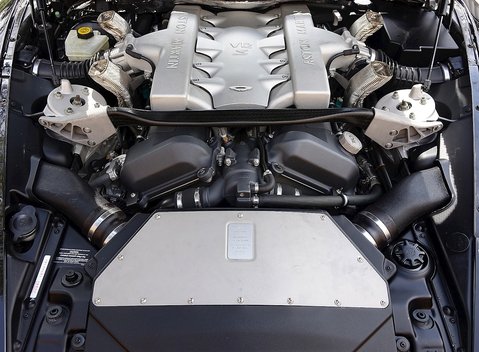 Aston Martin Vanquish S 19