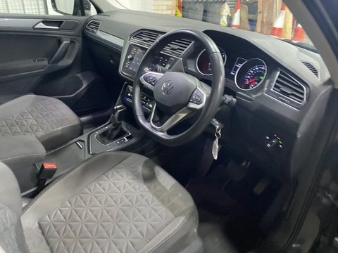 Volkswagen Tiguan LIFE TSI DSG 13