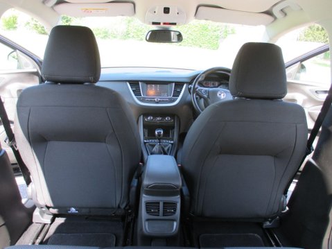 Vauxhall Grandland X 1.2 Turbo SE Euro 6 (s/s) 5dr 31