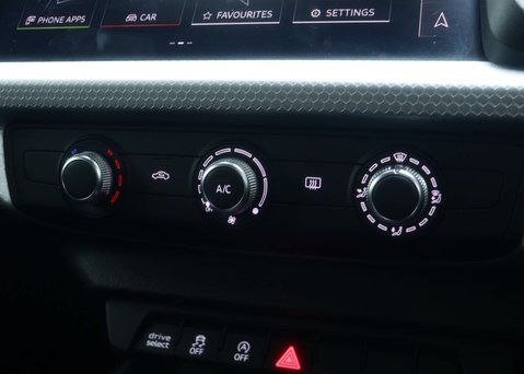 Audi A1 1.0 A1 Sportback 30 TFSI S Line Semi-Auto 5dr 31
