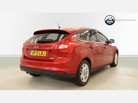 Ford Focus 1.0T EcoBoost Titanium Euro 5 (s/s) 5dr 5