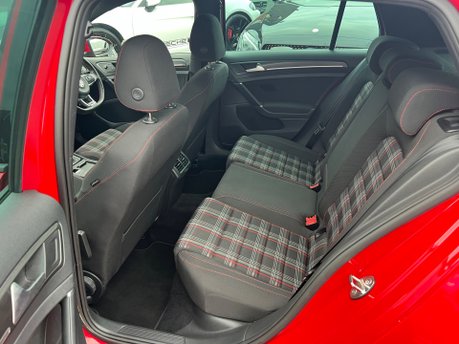 Volkswagen Golf GTI TSI 31