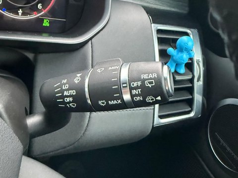 Land Rover Discovery 3.0 SD V6 HSE SUV 5dr Diesel Auto 4WD Euro 6 (s/s) (306 ps) 38