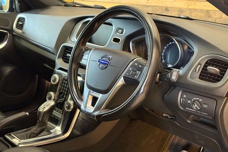 Volvo V40 2.0 T5 R-Design Pro Hatchback 5dr Petrol Auto Euro 6 (s/s) (245 ps) 7