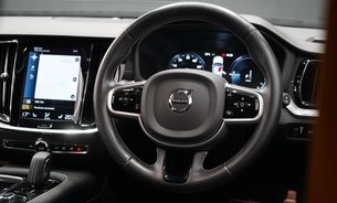 Volvo V60 RECHARGE T8 POLESTAR ENGINEERED AWD FSH Pano Sunroof Pilot Assist HUD +++ 20