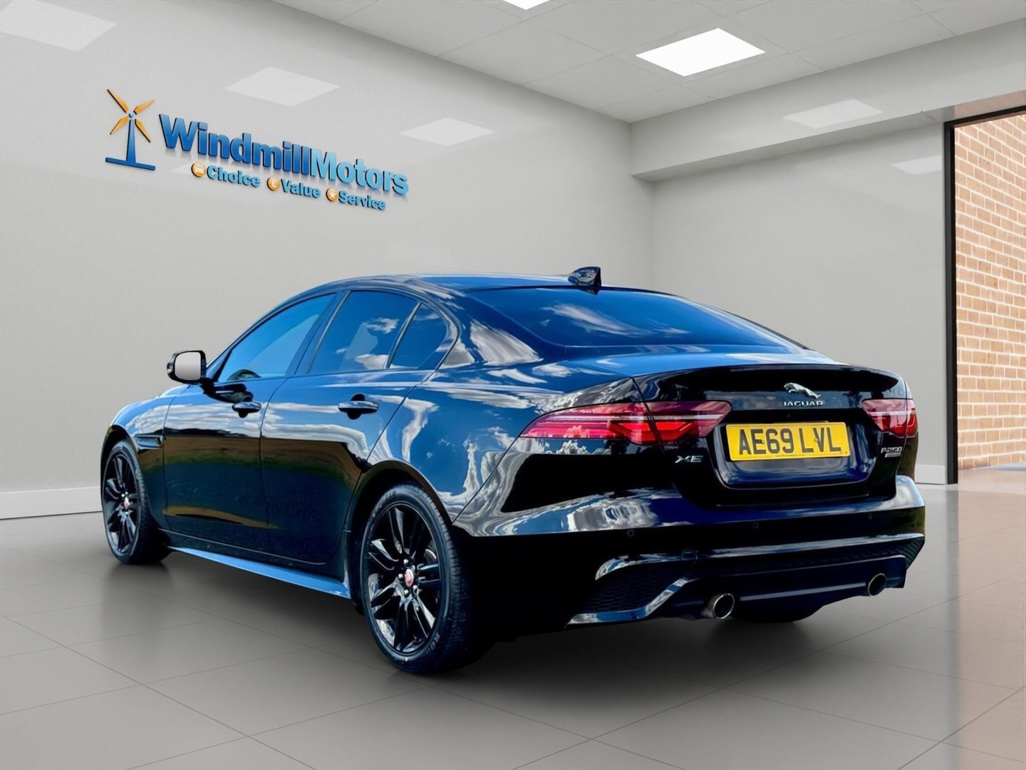 2019 Jaguar XE — image 5