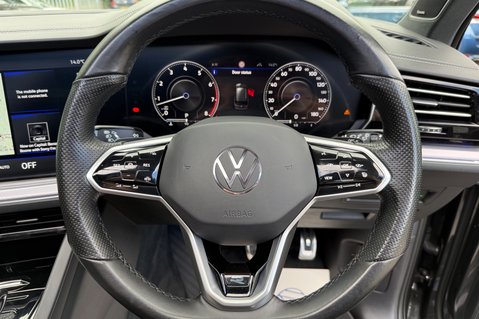 Volkswagen Touareg V6 BLACK EDITION TSI - DEMO +1 OWNER - FULL VW SERVICE HISTORY 38