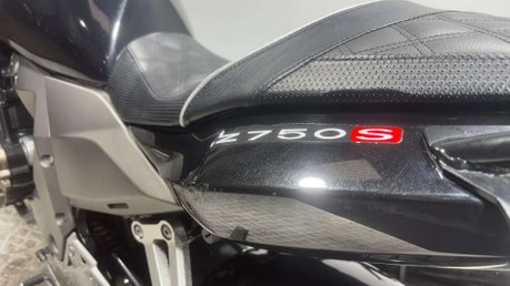 Kawasaki Z ZR750 2005 ONLY 20K NEW MOT SERVICED COMMUTER BIKE 750CC 16