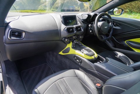 Aston Martin Vantage V8 7