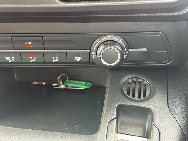 Peugeot e-Partner AUTO 50Kwh [SOLD KH] SWB L1H1 LR Professional Premium Plus Air Con Sensors 33