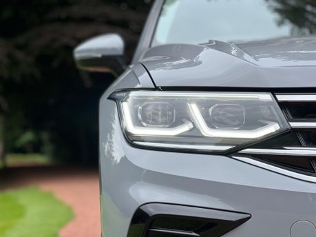 Volkswagen Tiguan 2.0 TDI Elegance DSG 4Motion Euro 6 (s/s) 5dr 37