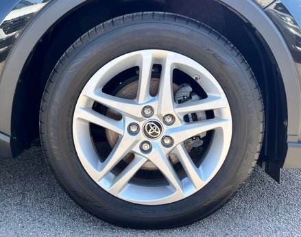 Toyota C-HR 1.8 C-HR Icon HEV CVT 5dr 15