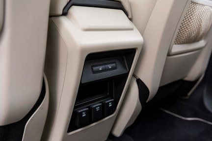 Land Rover Discovery Sport TD4 HSE LUXURY 32